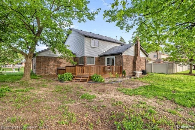 Building Photo - 21385 Deerfield Dr