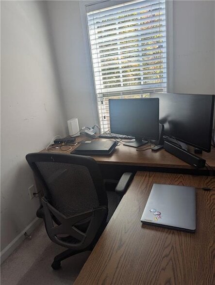 Building Photo - 815 Earlham Dr