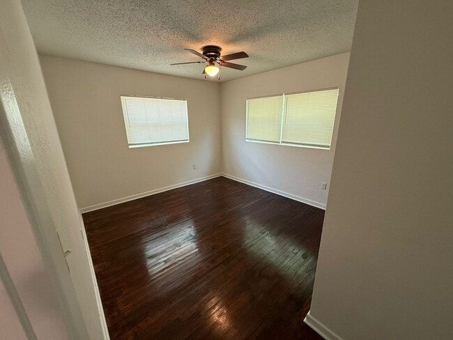 Building Photo - 5104 Londonderry Blvd