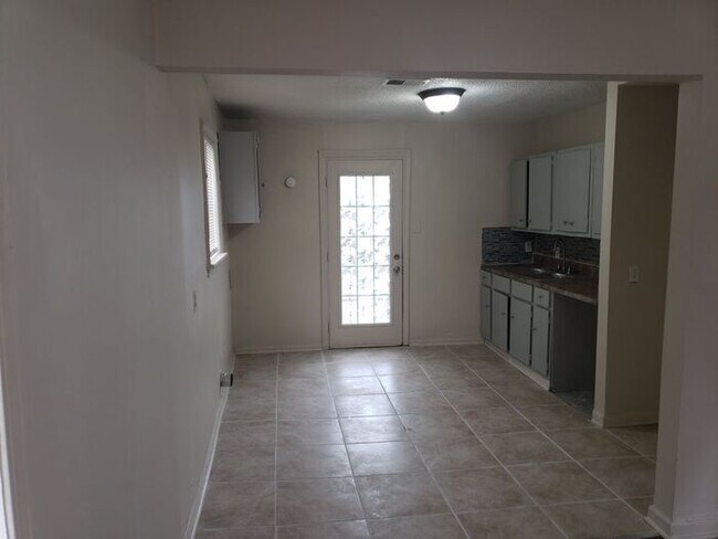 Building Photo - 2066 Farrington St
