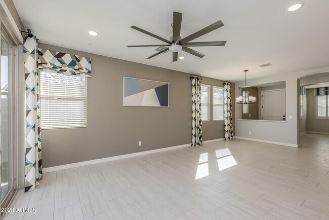 Building Photo - 15292 W Linden St