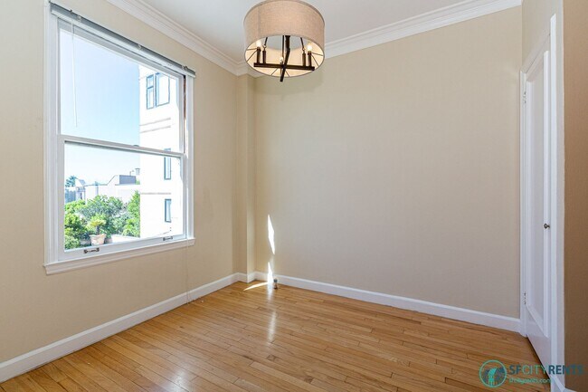 Building Photo - Russian Hill: Remodeled 3rd Floor Art Deco...