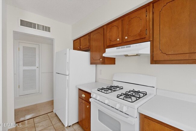 Building Photo - 10370 Kellogg St