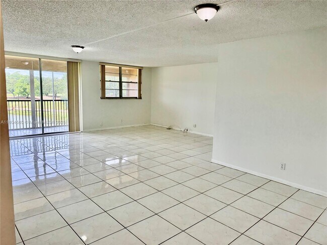 Building Photo - 3001 W Rolling Hills Cir