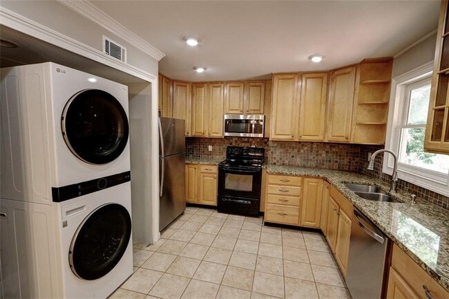 Building Photo - 2968 Fantasy Ln