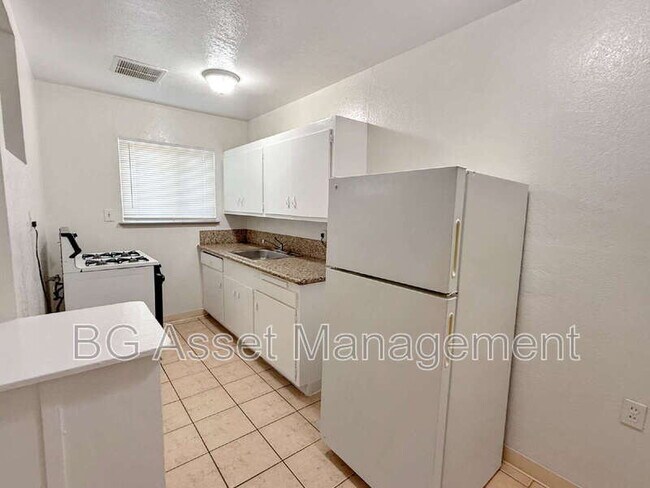 Building Photo - 728 Darina Ave