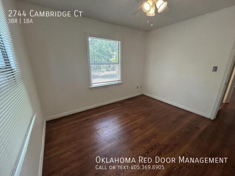 Building Photo - 2744 Cambridge Ct