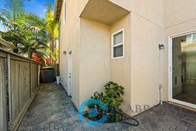 Building Photo - 12177 Pepper Tree Ln