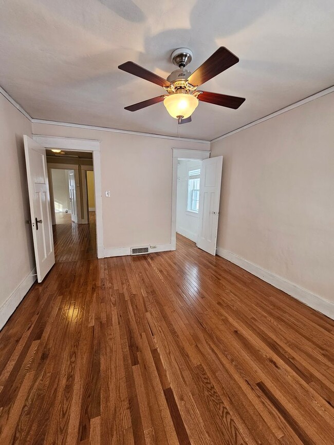 Building Photo - 4 BED | 2.5 BATH | SPACIOUS HOME | WEST