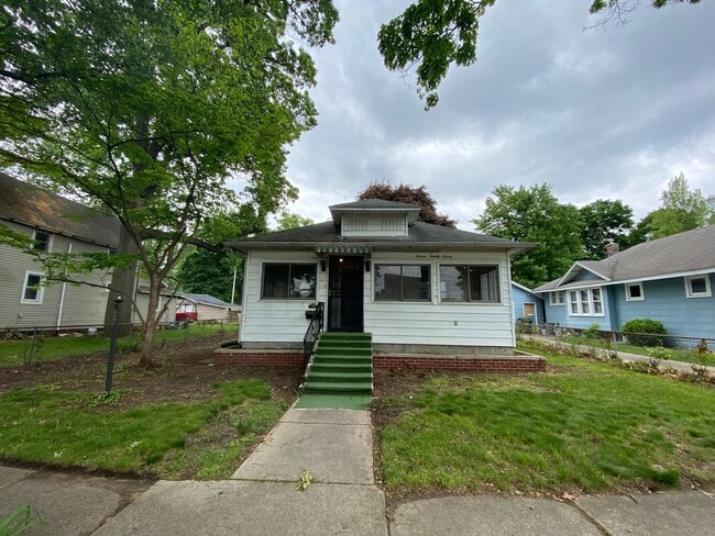 Building Photo - Perfect for you!