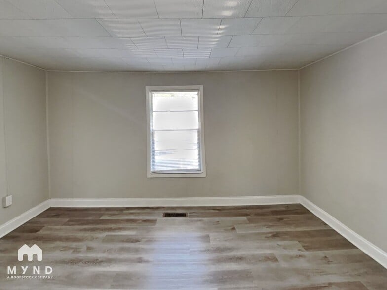 Building Photo - 4313 Kendall Ave