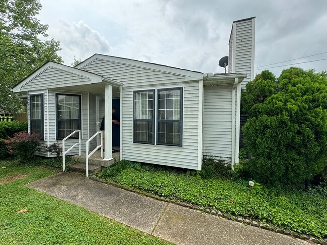 Building Photo - Condo near Nashville Airport & Percy Pries...