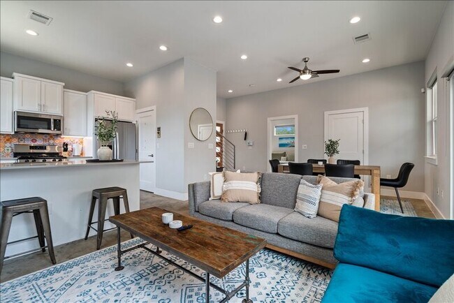 Building Photo - 6301 Santos St