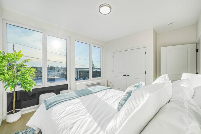 Building Photo - 1 Mallory Ave