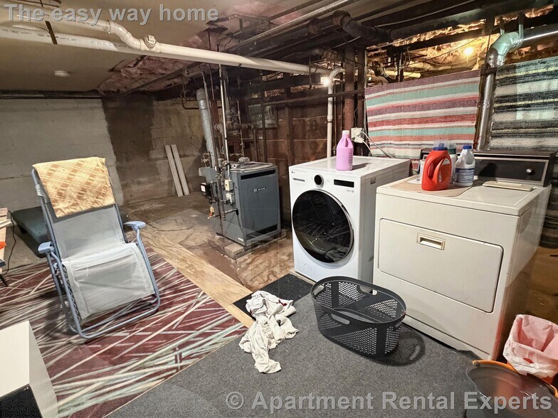 Building Photo - 138 Larch Rd