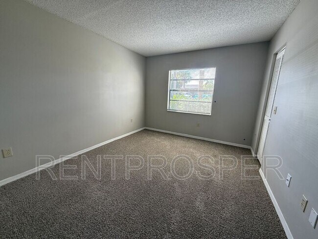 Building Photo - 1051 June Dr