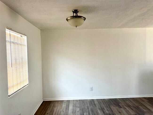 Building Photo - 710 Fields St