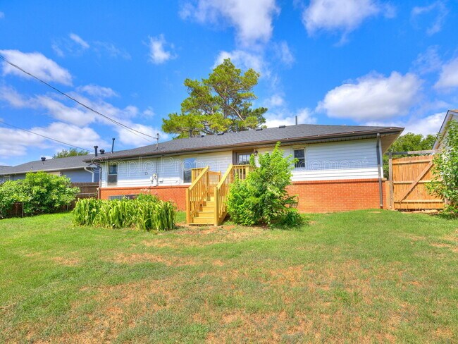 Building Photo - 4608 N Libby Ave