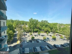 Building Photo - 10201 Grosvenor Pl