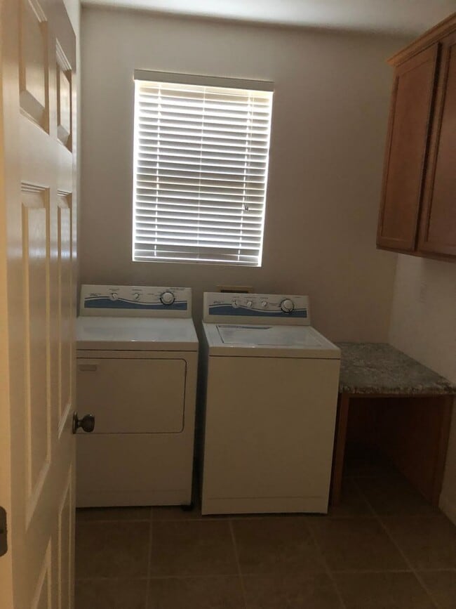 Building Photo - 1571 Thurman Way