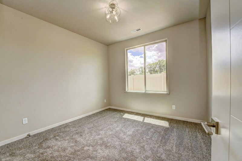 Building Photo - 2745 Eclipse Ave