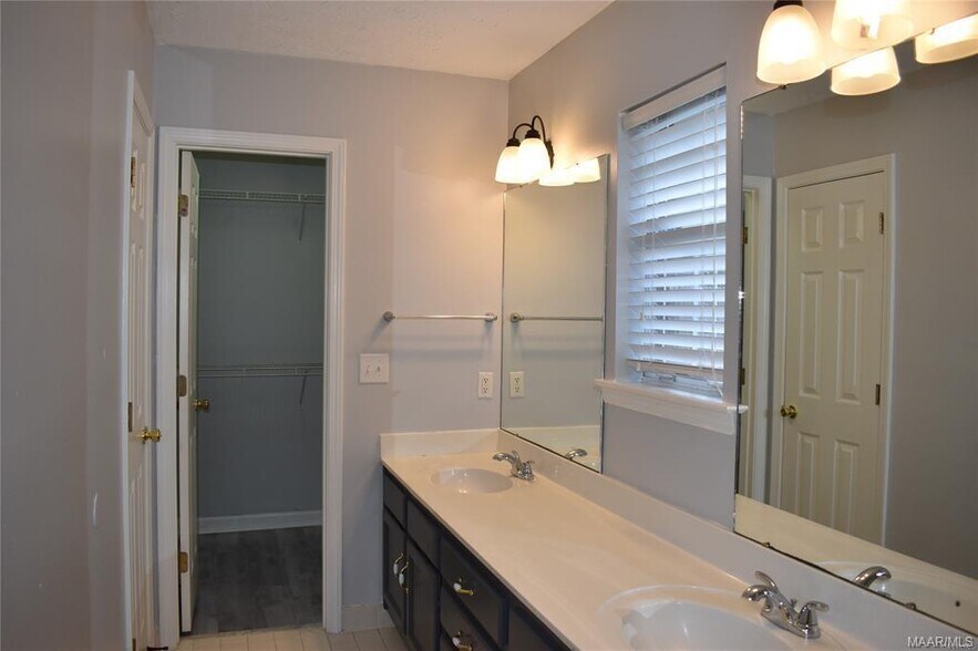 Building Photo - 6301 Scenic Dr
