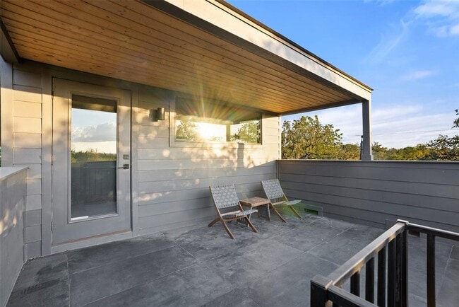 Building Photo - 2209 Rae Dell Ave