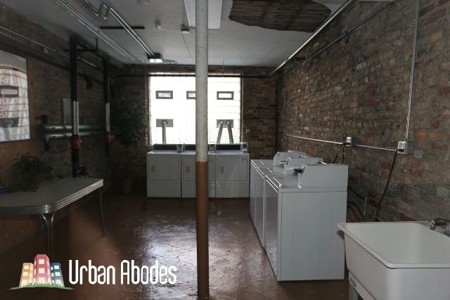 Building Photo - 546 W Wellington Ave