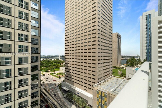 Building Photo - 300 S Biscayne Blvd