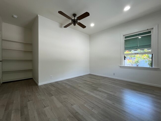 Building Photo - 423 N Orange Dr