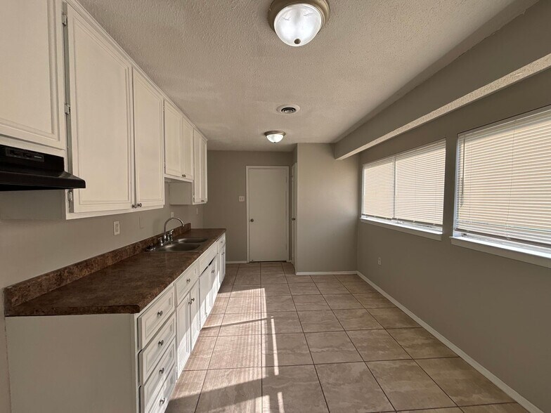 Building Photo - 5158 Breckenwood Dr