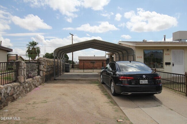 Building Photo - 906 Geronimo Dr
