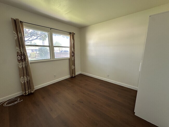 Building Photo - 12776 Ross Ave