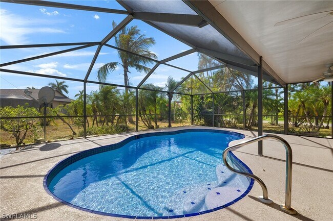 Building Photo - 3212 SE 1st Ct