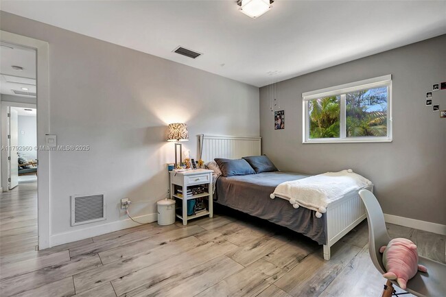 Building Photo - 12895 SW 75th Ave