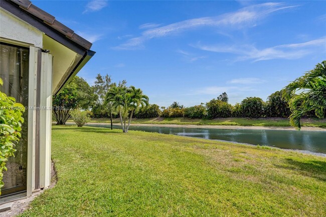 Building Photo - 5646 Parkwalk Cir E