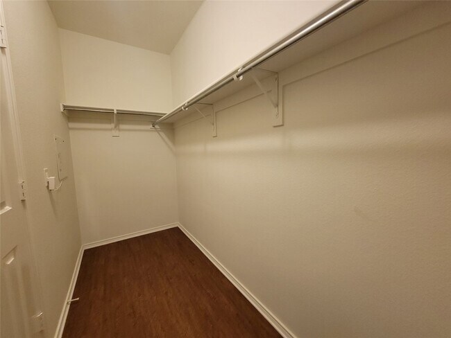 Building Photo - 1028 Utopia Ln