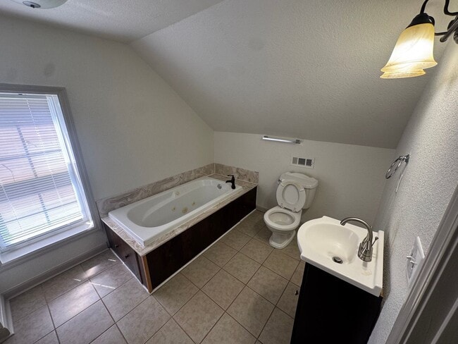 Building Photo - Charming 2BR Country Home on Nearly 1 Acre in Telford | Spacious Layout