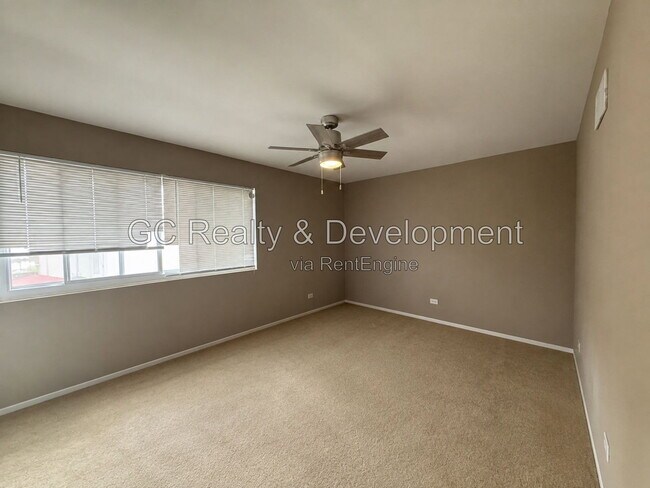 Building Photo - 527 Verde Dr