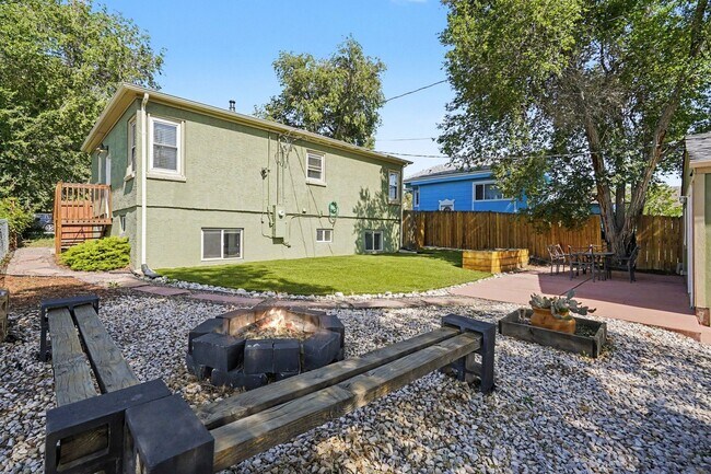 Building Photo - Spacious 4-Bedroom, 2-Bath Home with Large Yard, Garage & Central A/C