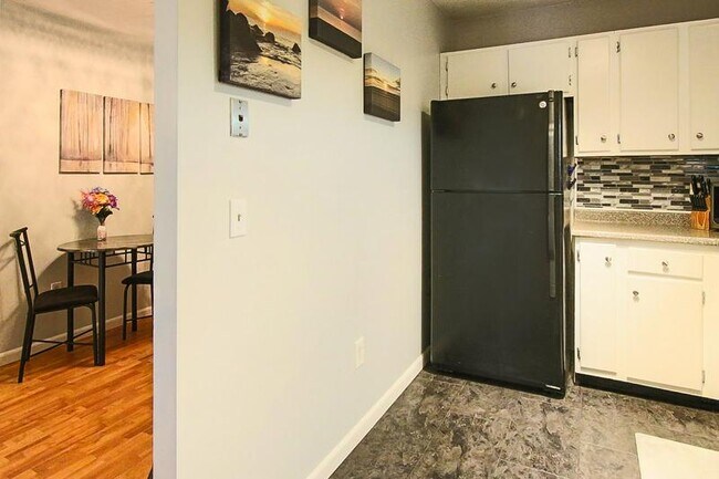 Building Photo - 9 Strawberry Bank Rd