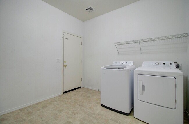Building Photo - 5659 S 239th Dr