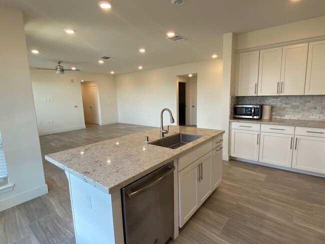 Building Photo - Recently Built and Immaculate 3 Bedroom 2.5 Bathroom Condo in Milpitas