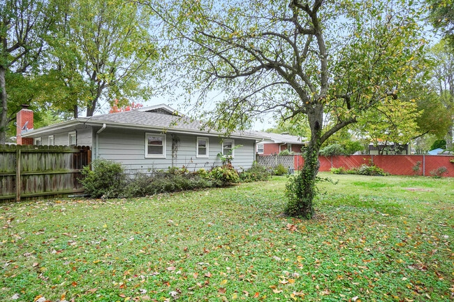 Building Photo - 2422 S Kickapoo Ave