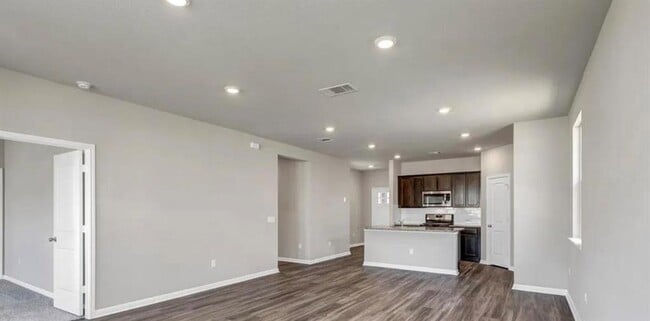 Building Photo - 400 Barton Creek Ln