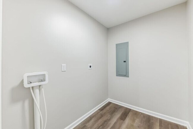 Building Photo - 9302 Holbrook Dr