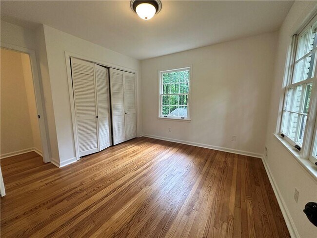 Building Photo - 4794 Cambridge Dr