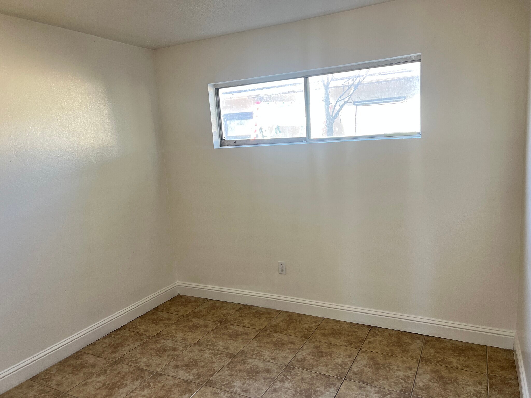 Building Photo - 404 Center St