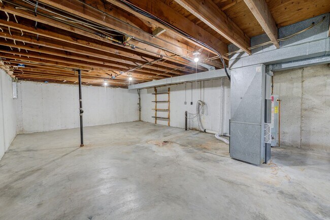 Building Photo - 3937 Jane Ave