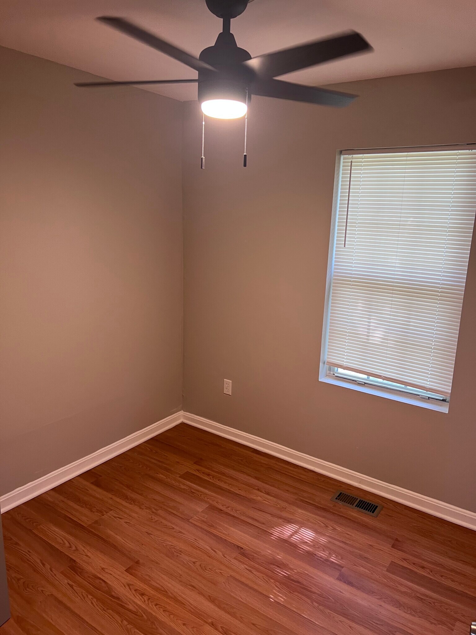 3rd bedroom - 5627 Onslow Way